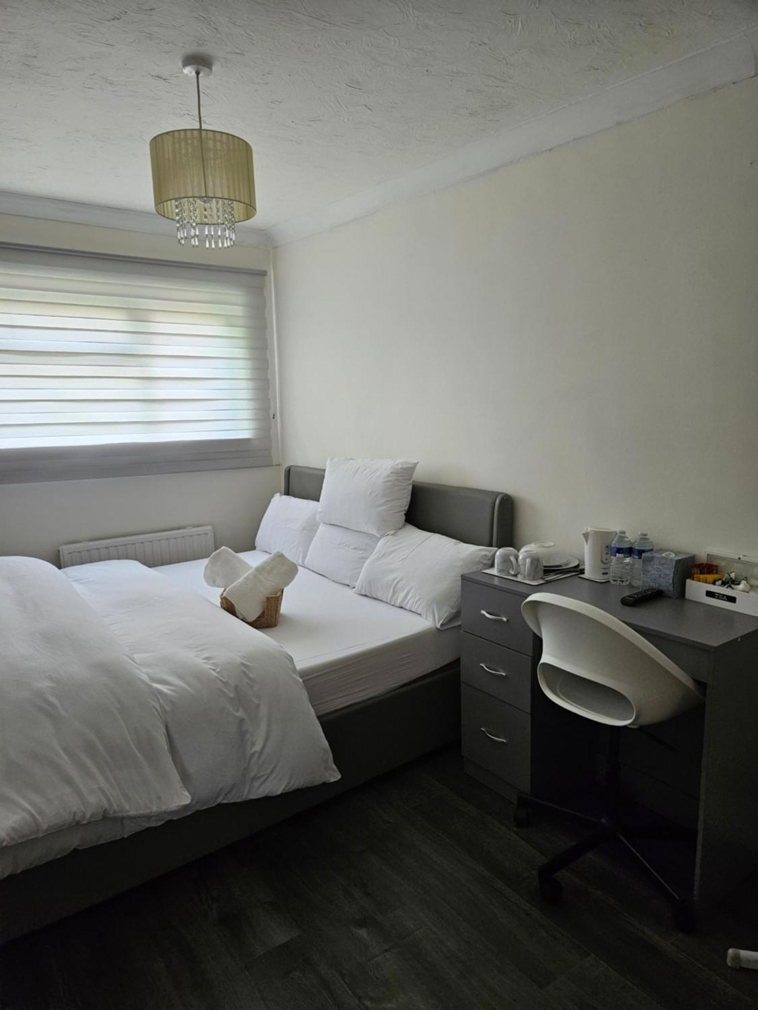 Jays-Rooms Pitsea Eksteriør bilde